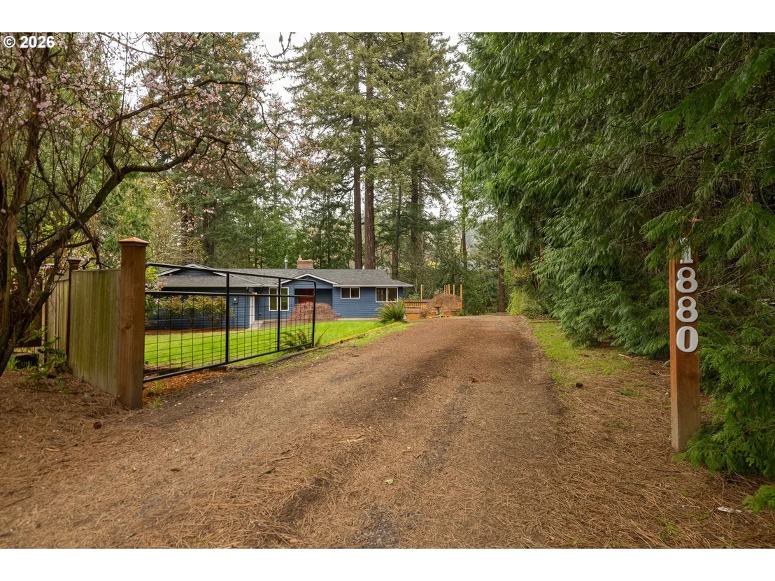 Photo of 1880 SW HEINEY RD