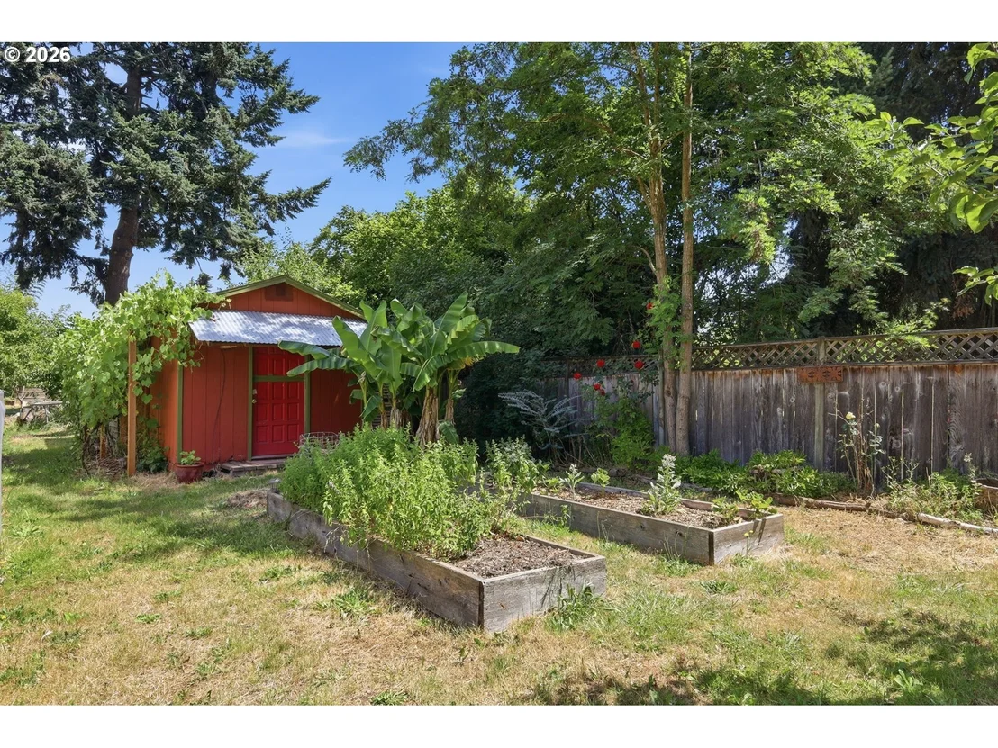 Photo of 605 KOURT DR