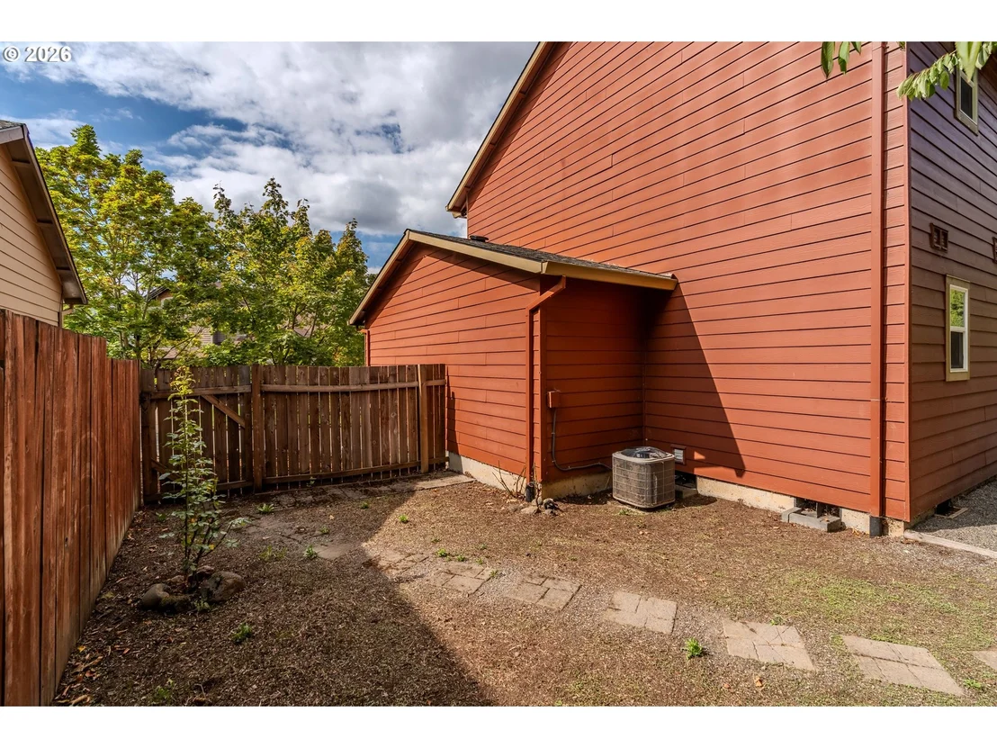 Photo of 2013 NW BELLA VISTA DR