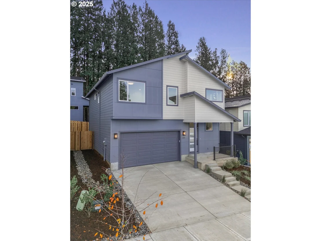 Photo of 284 NW MAWRCREST AVE
