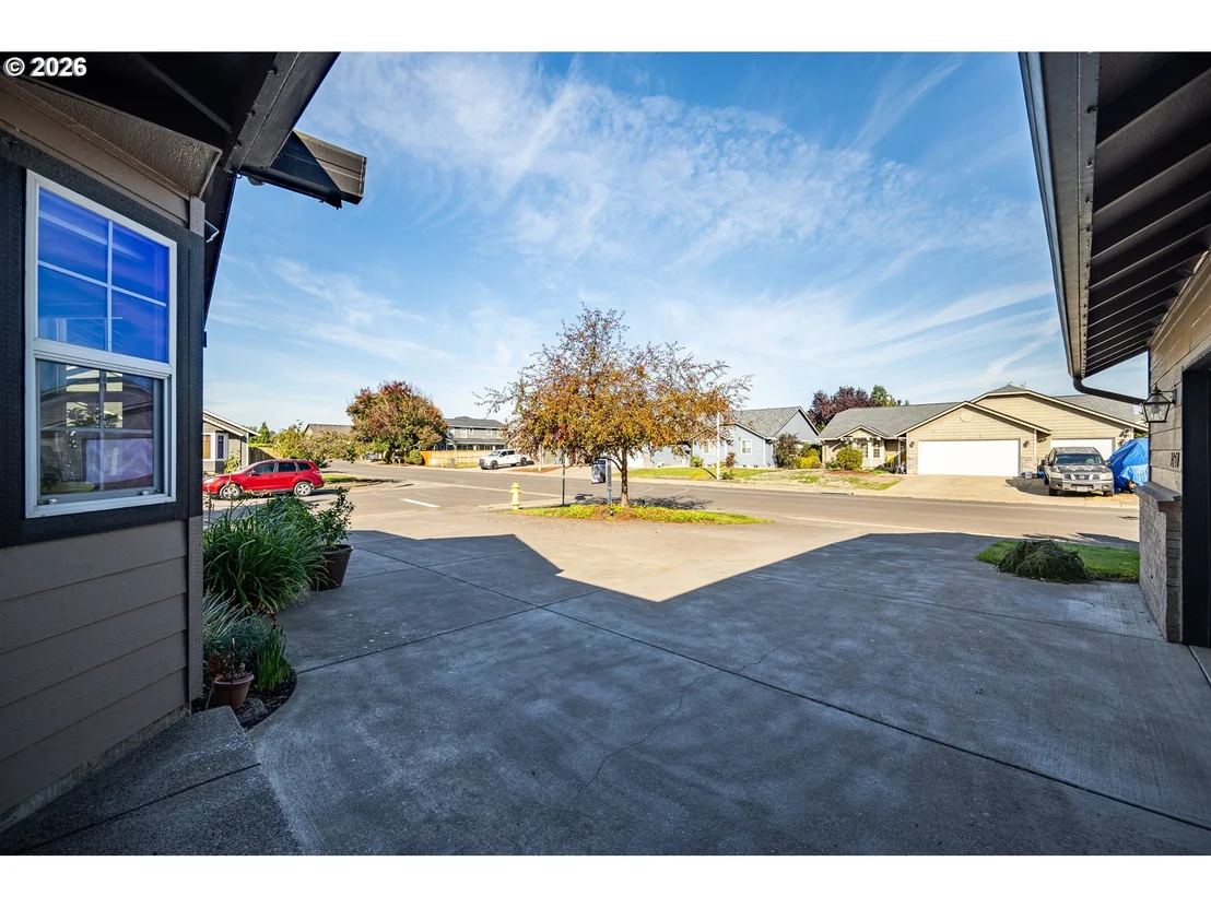 Photo of 1061 APPLEGATE PL