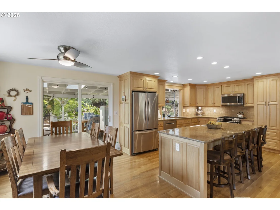 Photo of 192 NW CANYON DR
