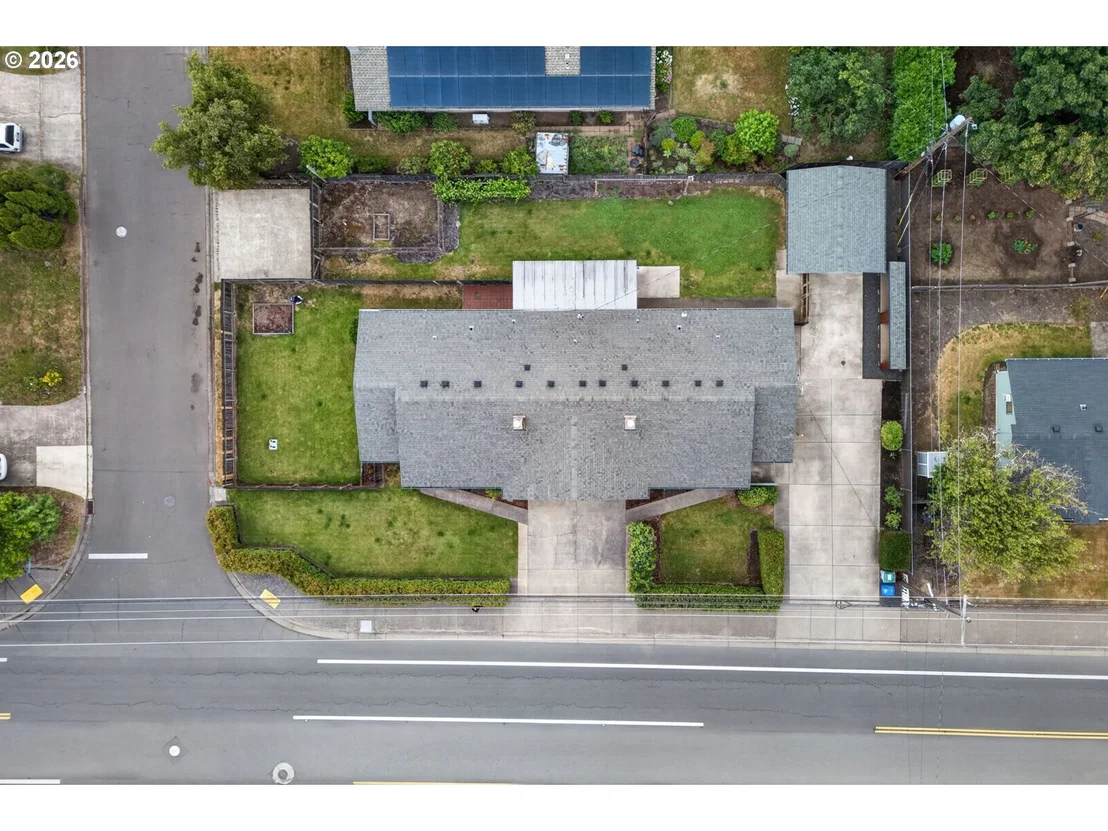 Photo of 447 MAXWELL RD