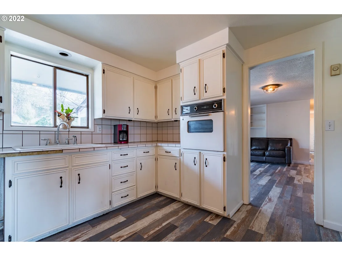Photo of 33530 MOUNT TOM DR