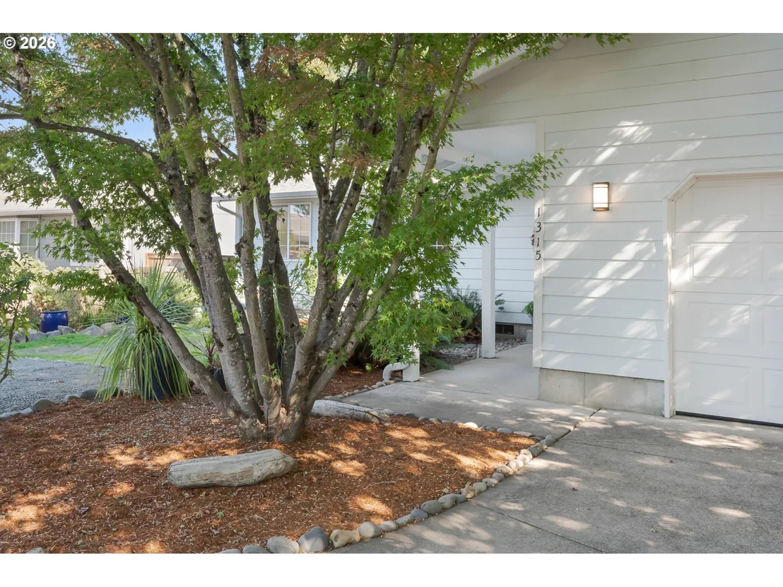 Photo of 1315 ARCADIA DR