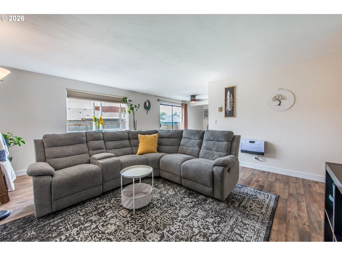Photo of 1121 CEDAR PL