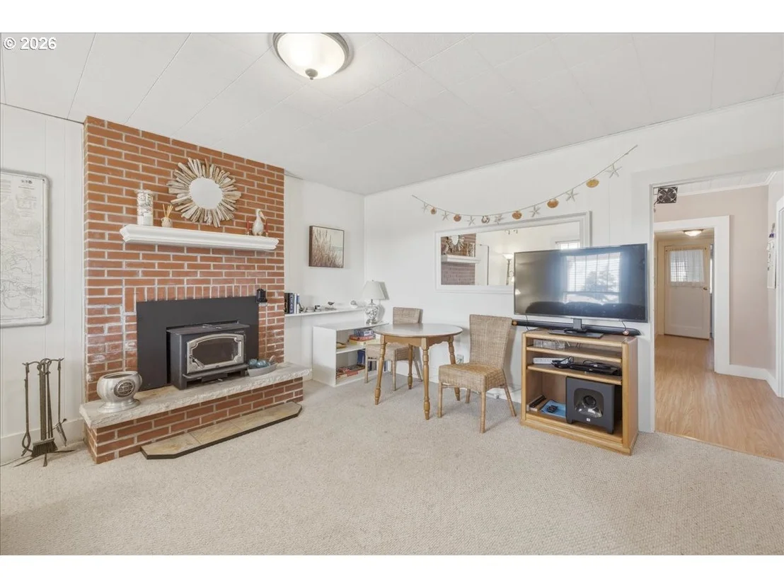 Photo of 210 CYPRESS AVE