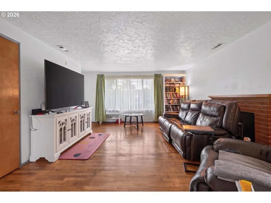 Photo of 447 MAXWELL RD