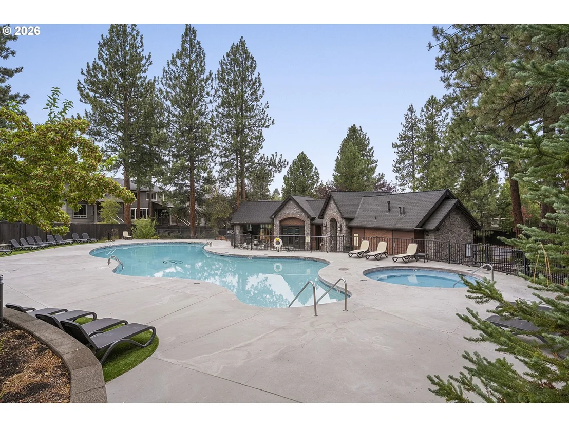 Photo of 60439 HEDGEWOOD LN