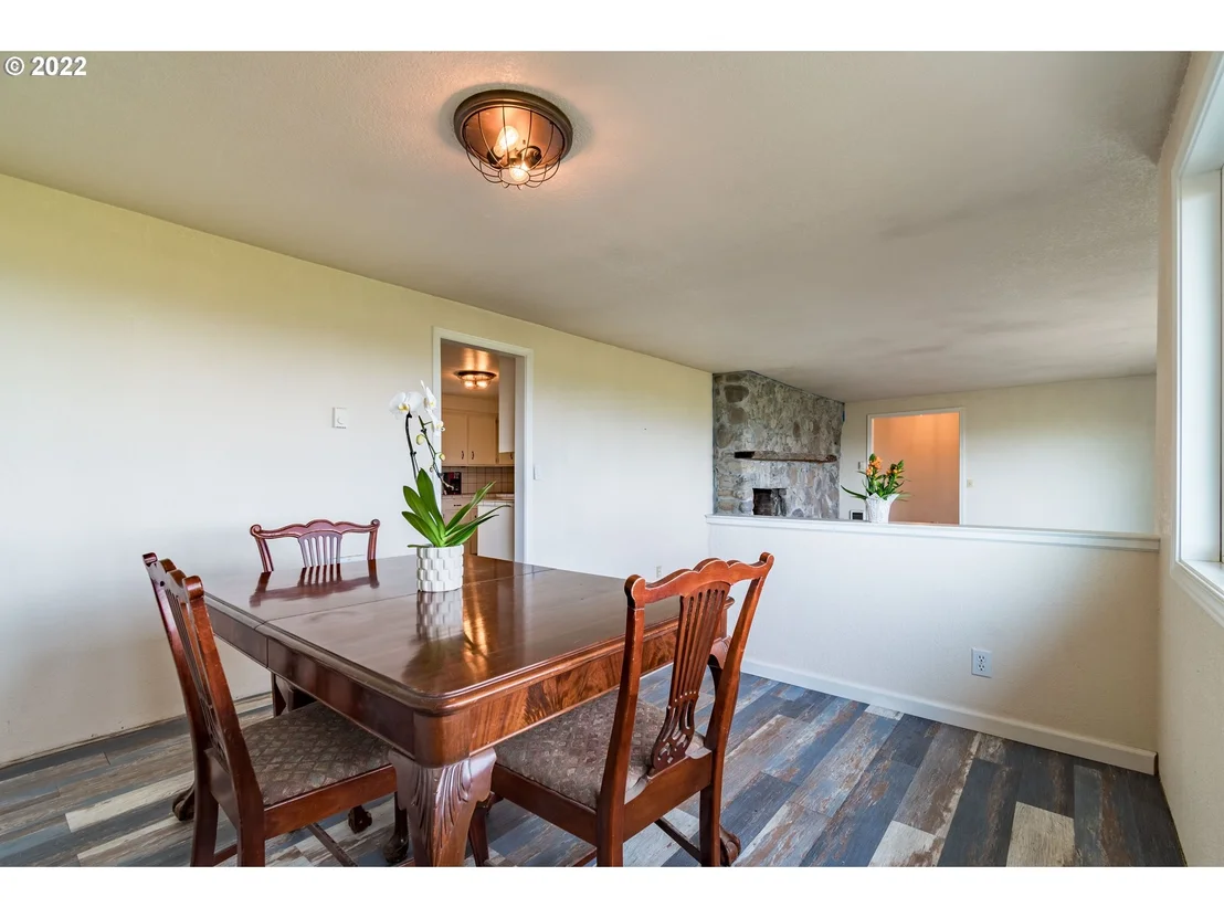 Photo of 33530 MOUNT TOM DR
