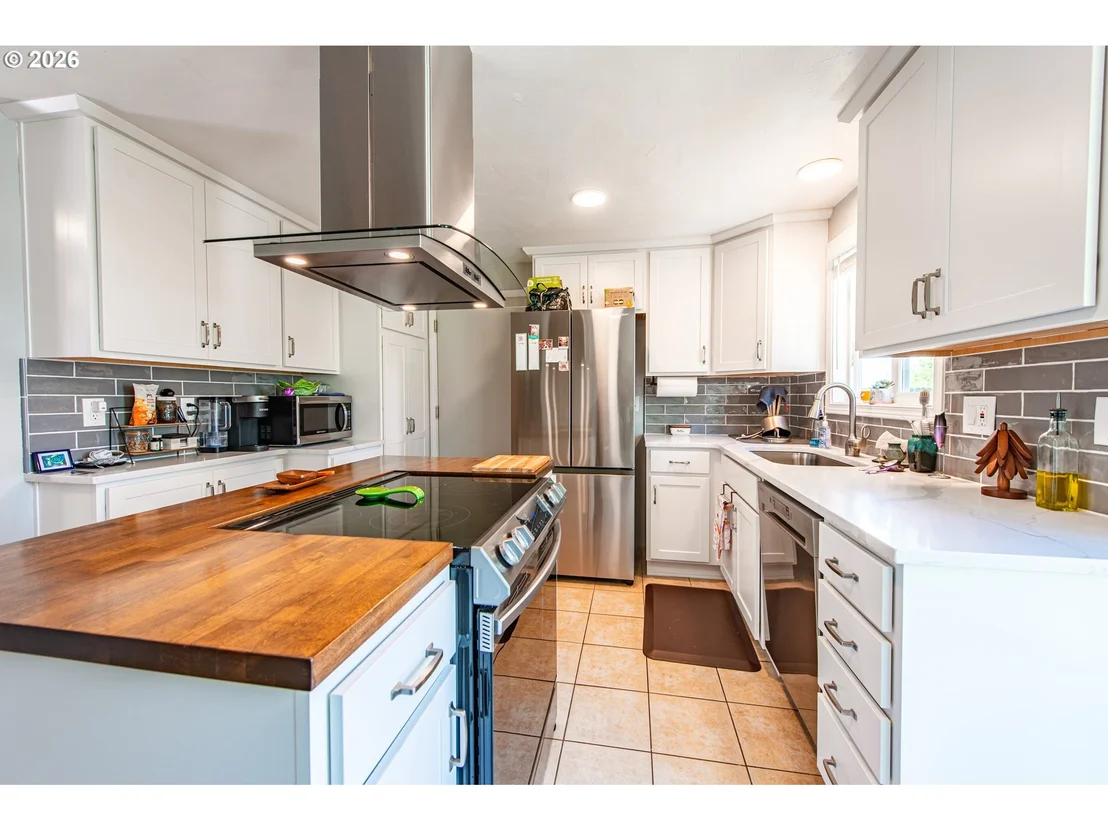 Photo of 5621 CODY AVE