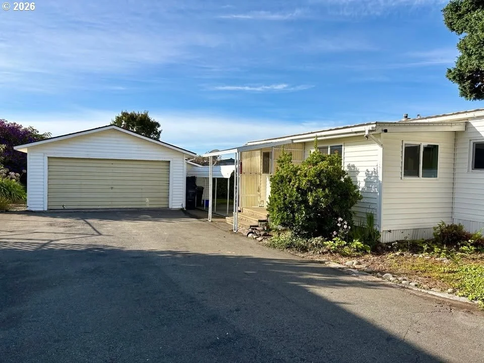 Photo of 15936 BAY VIEW DR