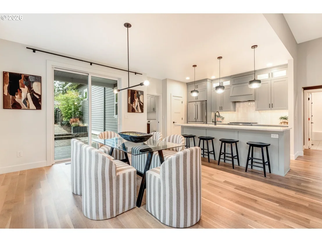 Photo of 2424 NW CROSSING DR