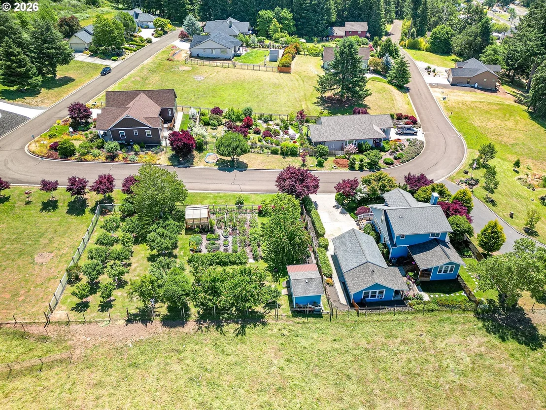 Photo of 384 EDGEVIEW DR