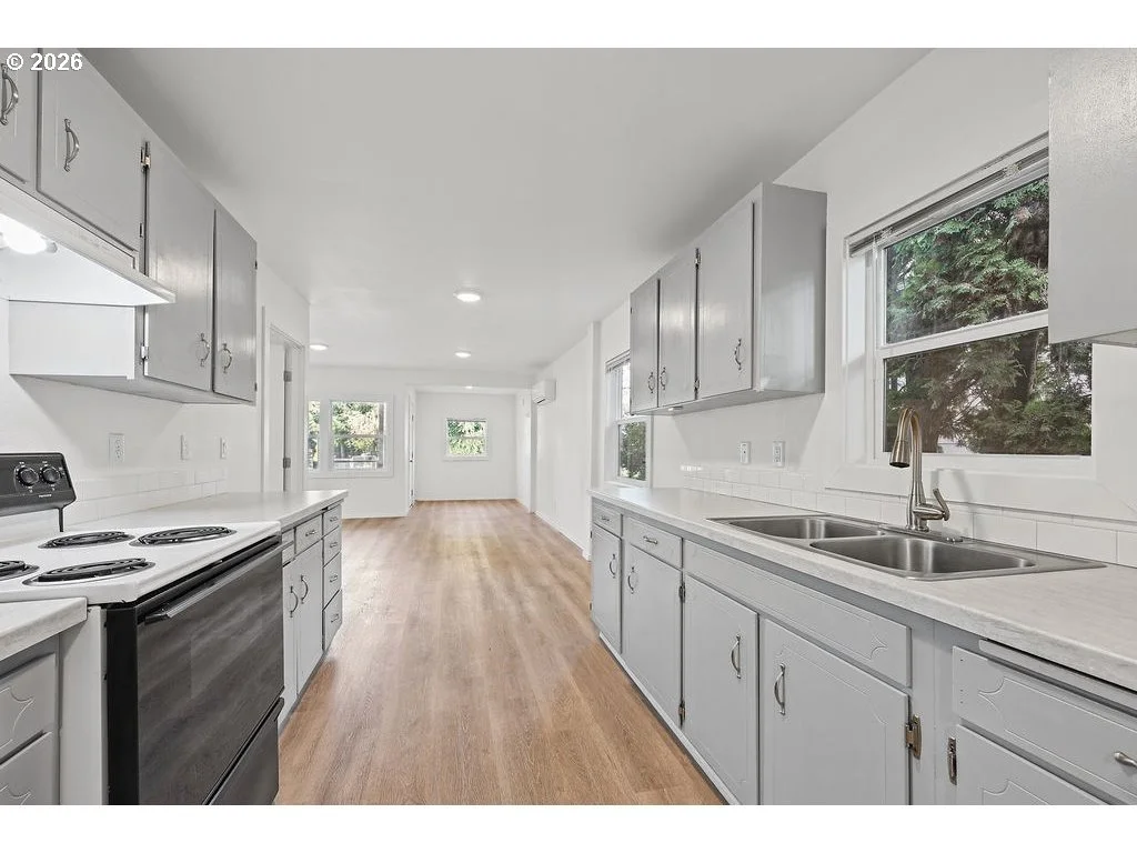 Photo of 140 HANSEN LN