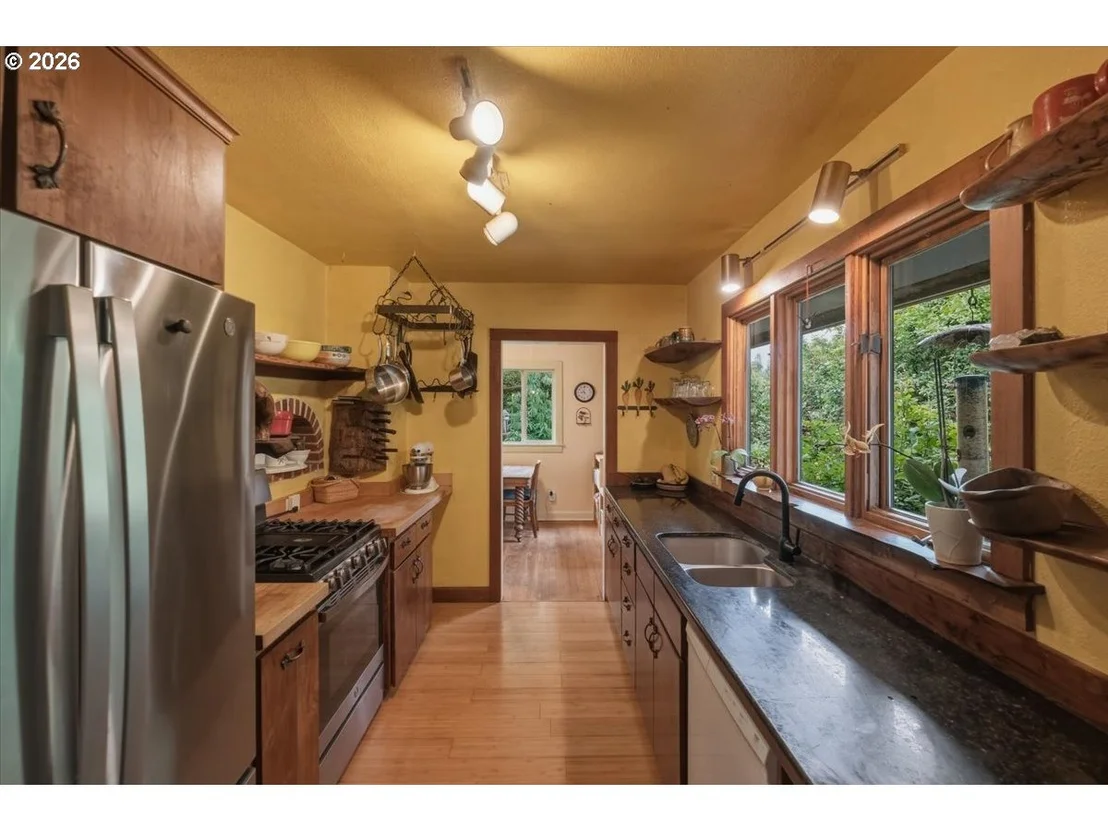 Photo of 25159 GRANGE HALL RD