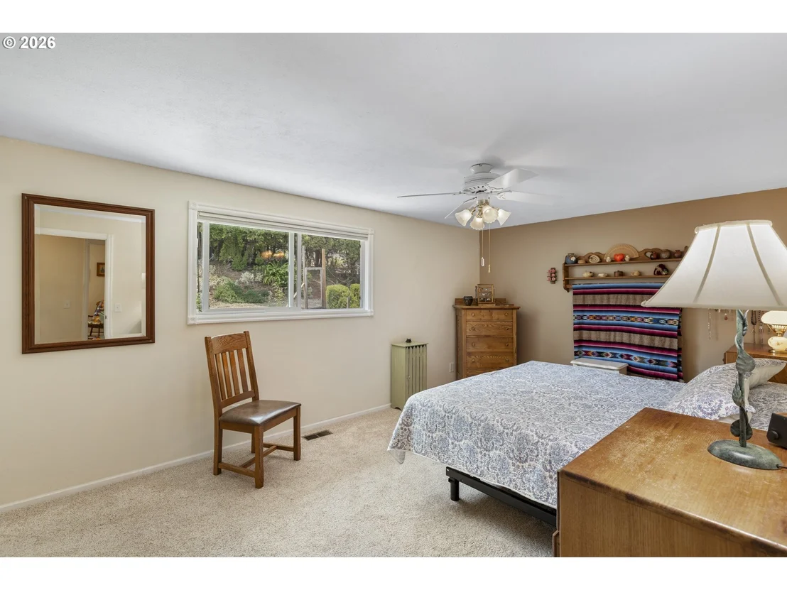 Photo of 192 NW CANYON DR