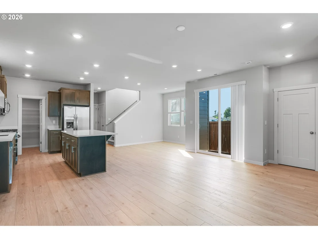 Photo of 955 Legacy ST