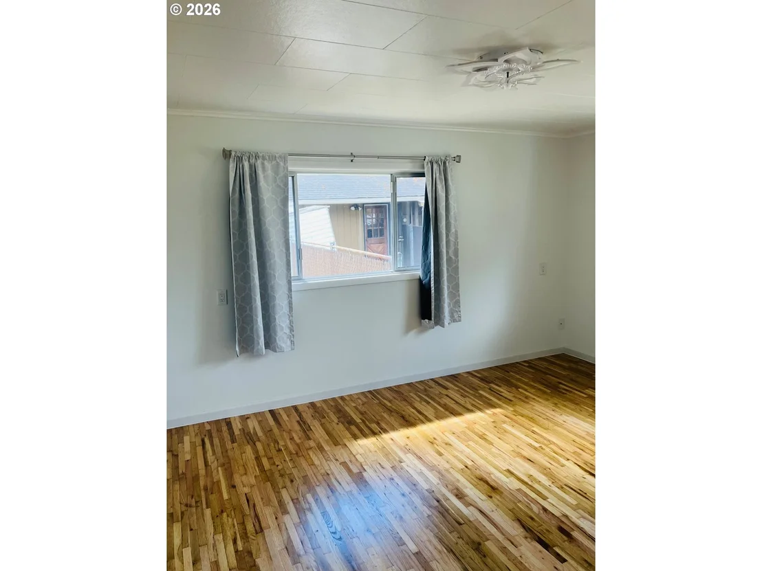 Photo of 152 W C ST
