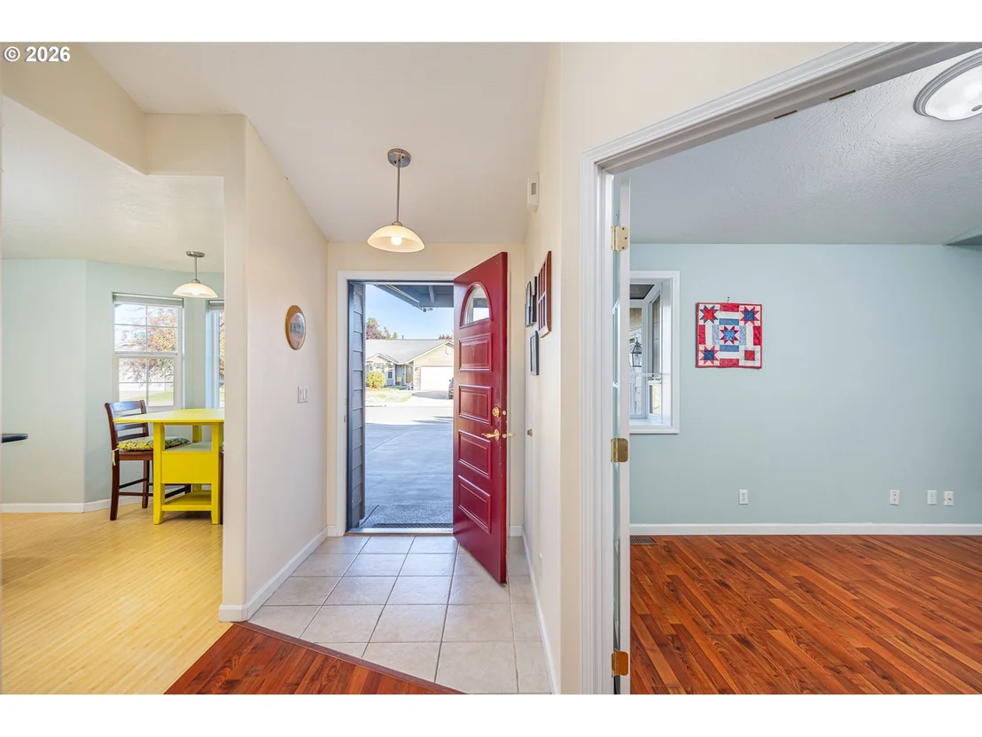 Photo of 1061 APPLEGATE PL