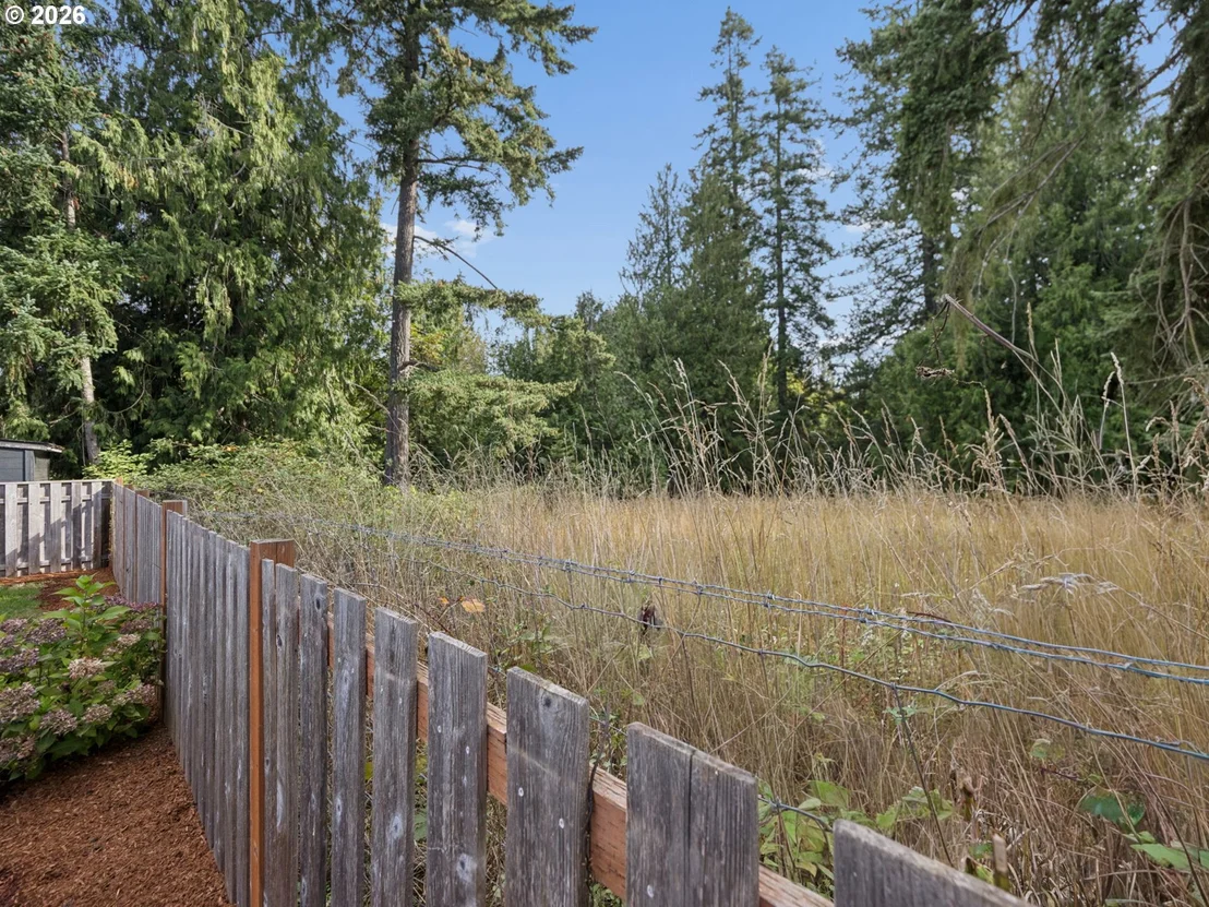 Photo of 1090 NE REGAN HILL LOOP