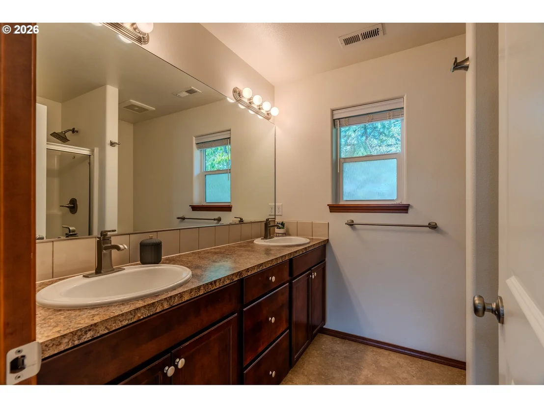Photo of 2013 NW BELLA VISTA DR