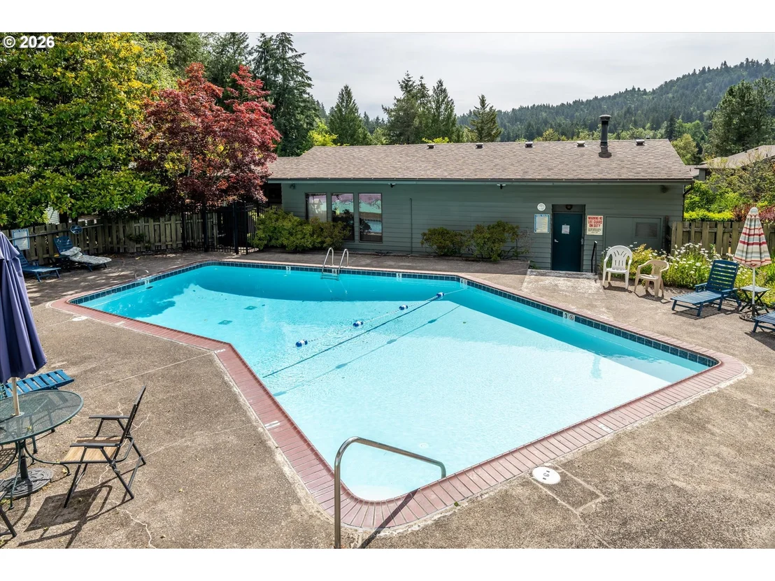 Photo of Unit 6 at 4431 FOX HOLLOW RD