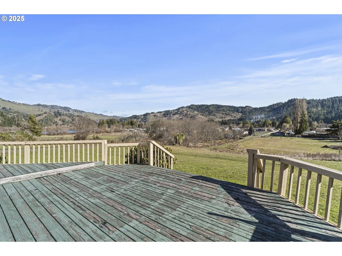 Photo of 889 H AVE