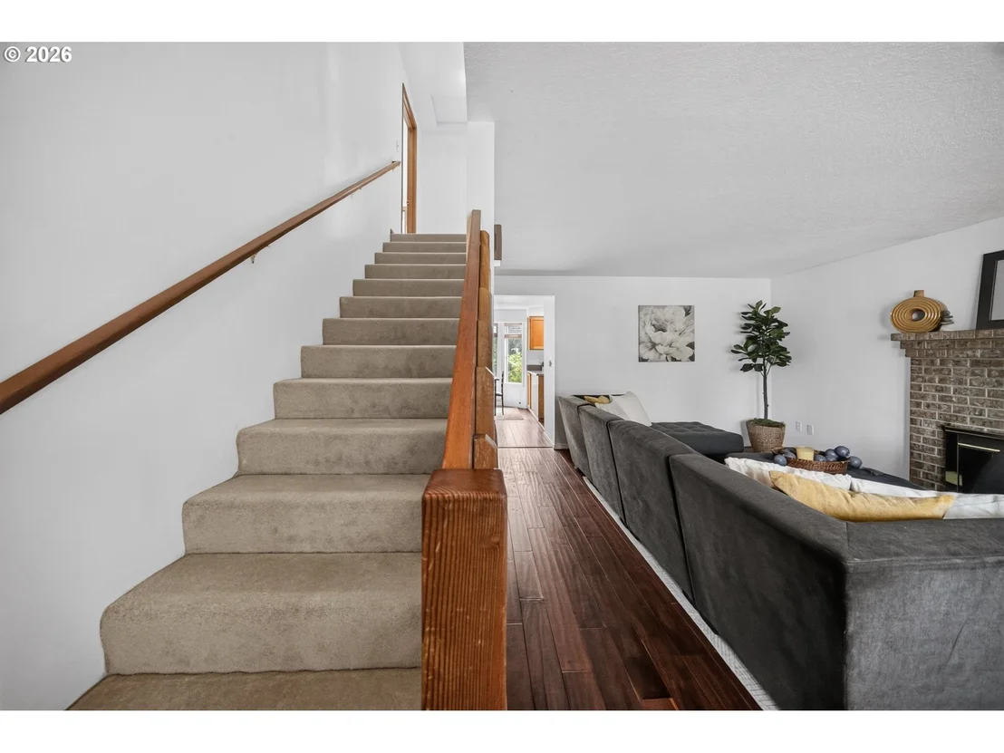 Photo of 212 SUNSET DR