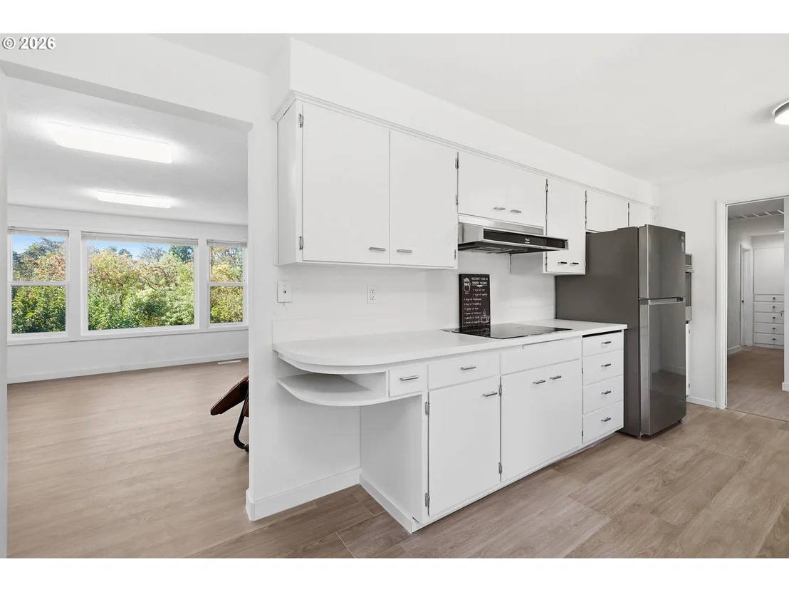 Photo of 682 SUNSET DR