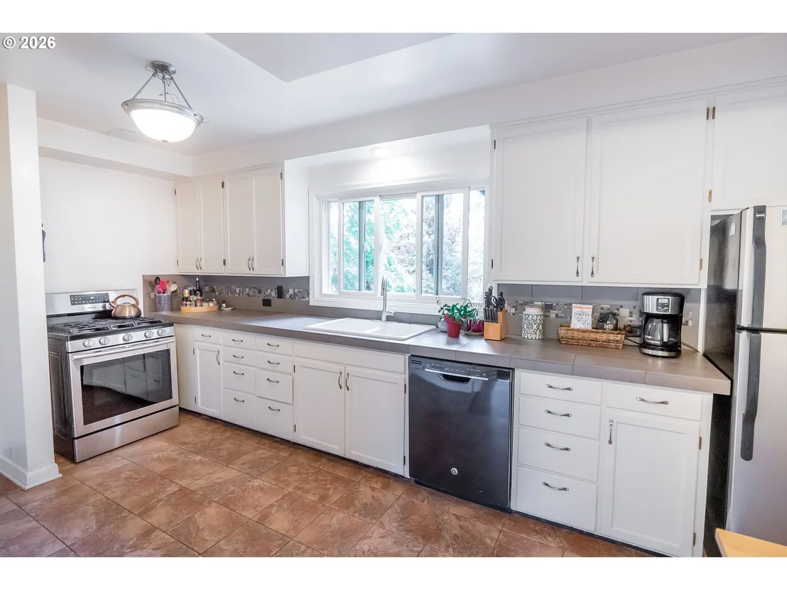 Photo of 541 W 21ST AVE