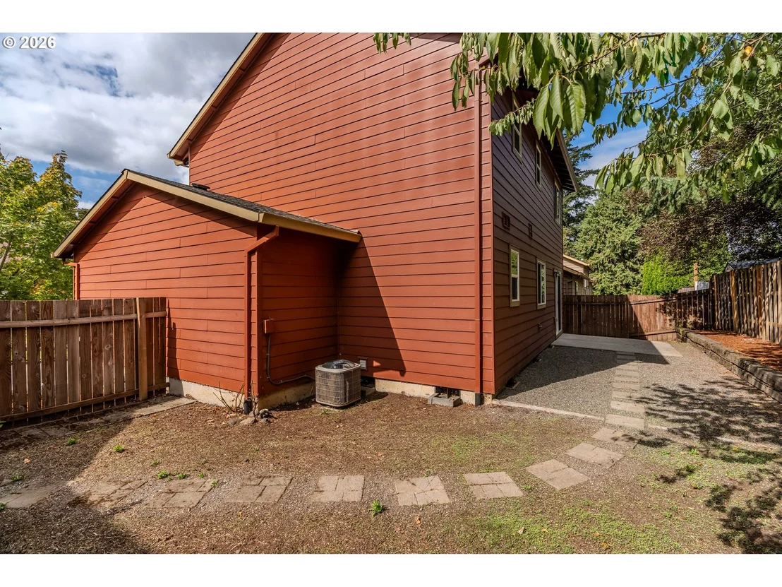 Photo of 2013 NW BELLA VISTA DR