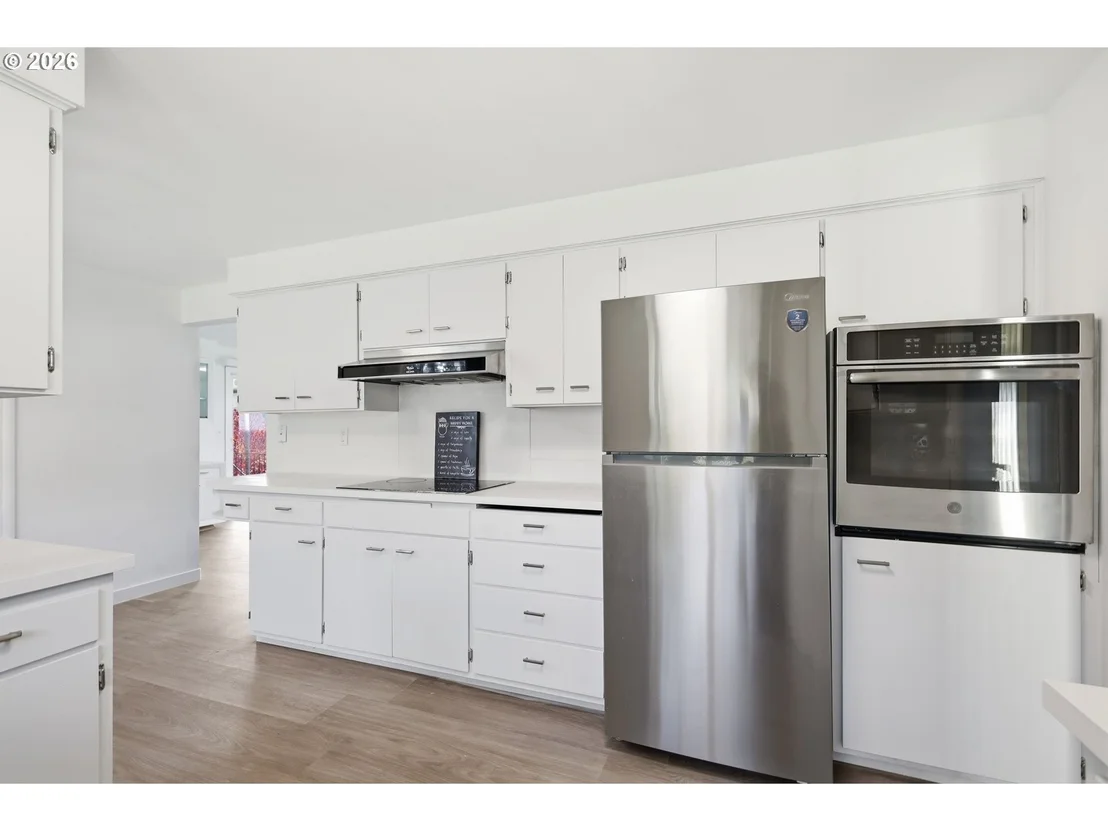 Photo of 682 SUNSET DR
