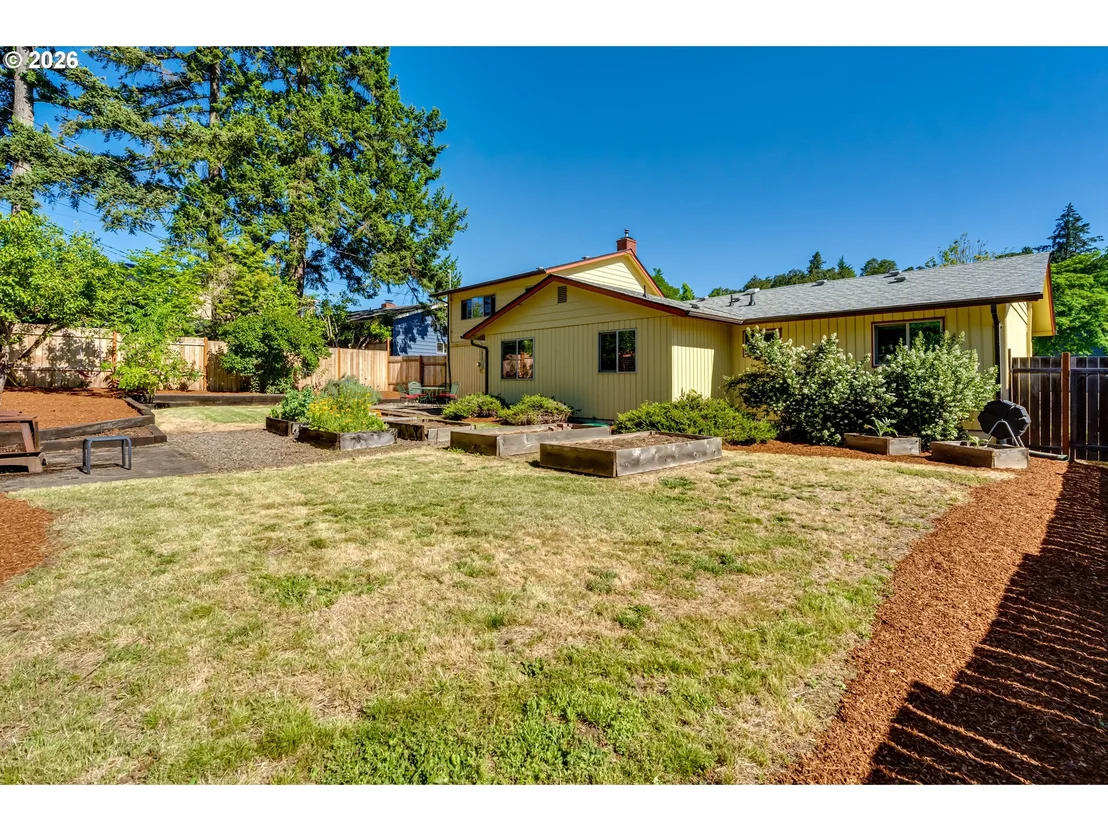 Photo of 450 W 28TH AVE