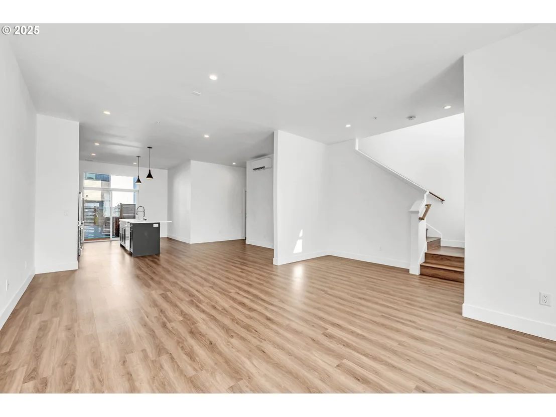 Photo of 193 E 20TH AVE