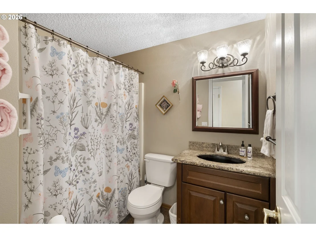 Photo of 192 NW CANYON DR