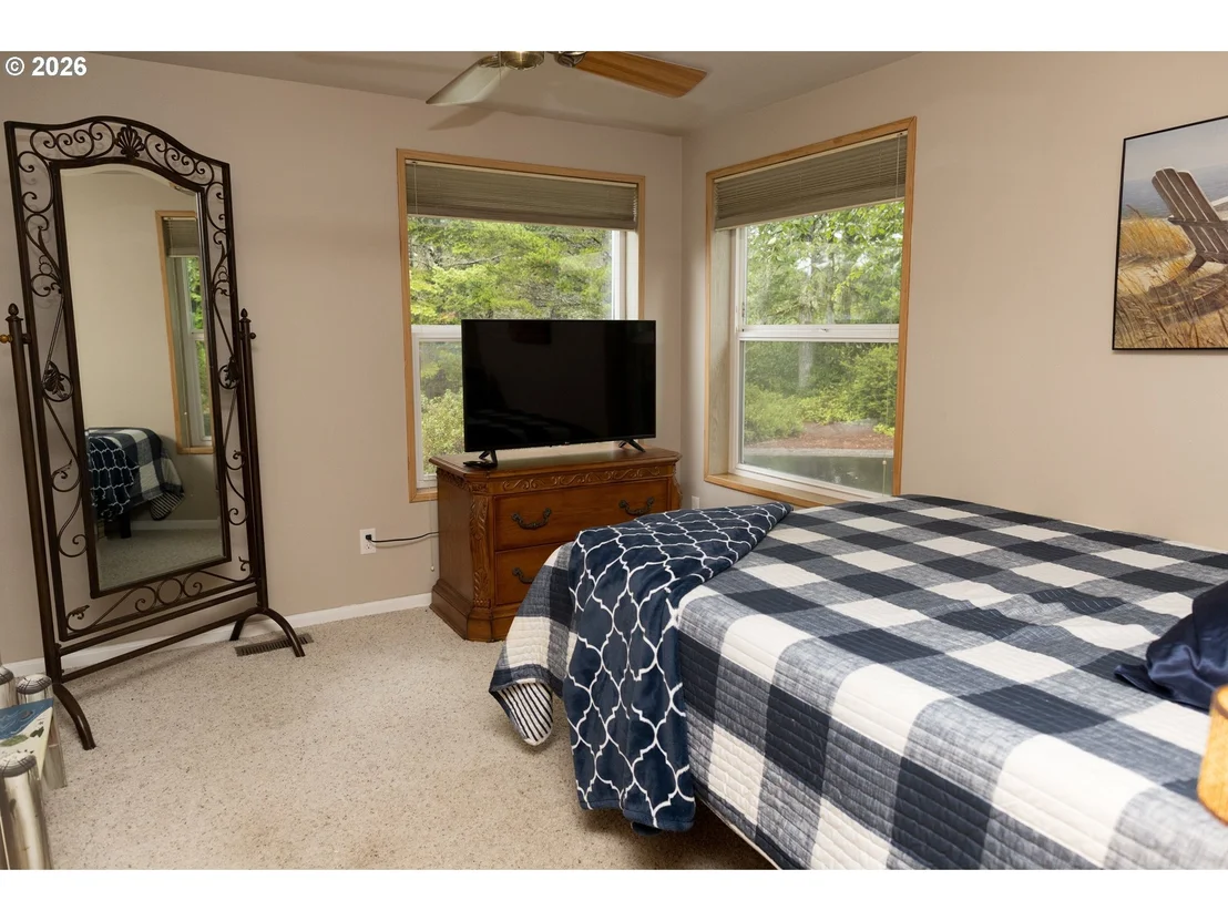 Photo of 327 SOUTHRIDGE DR