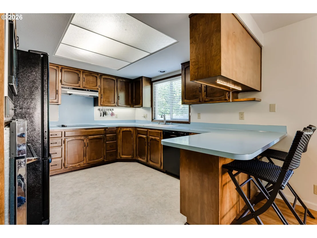 Photo of 450 W 28TH AVE