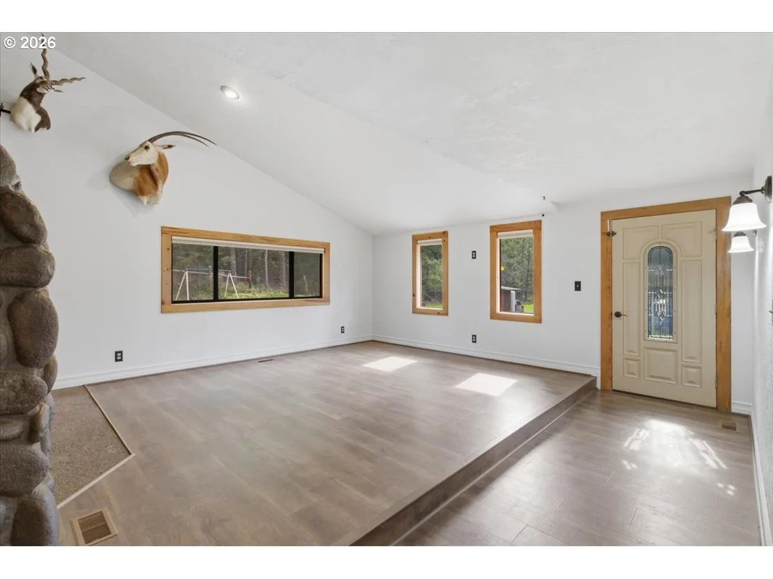 Photo of 40875 PEOPLES DR