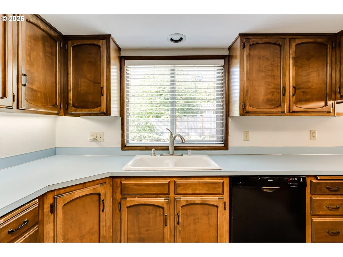 Photo of 450 W 28TH AVE