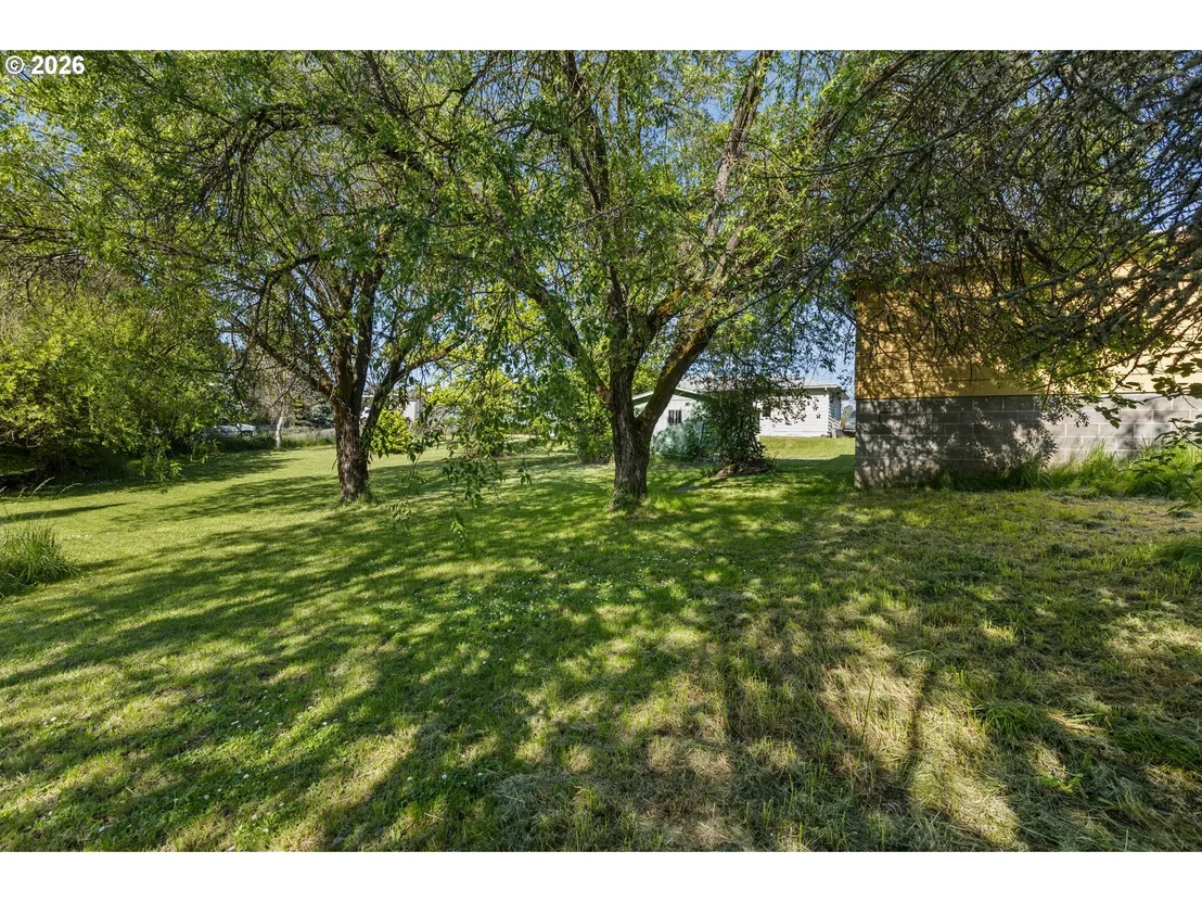 Photo of 311 SE GRAPE AVE