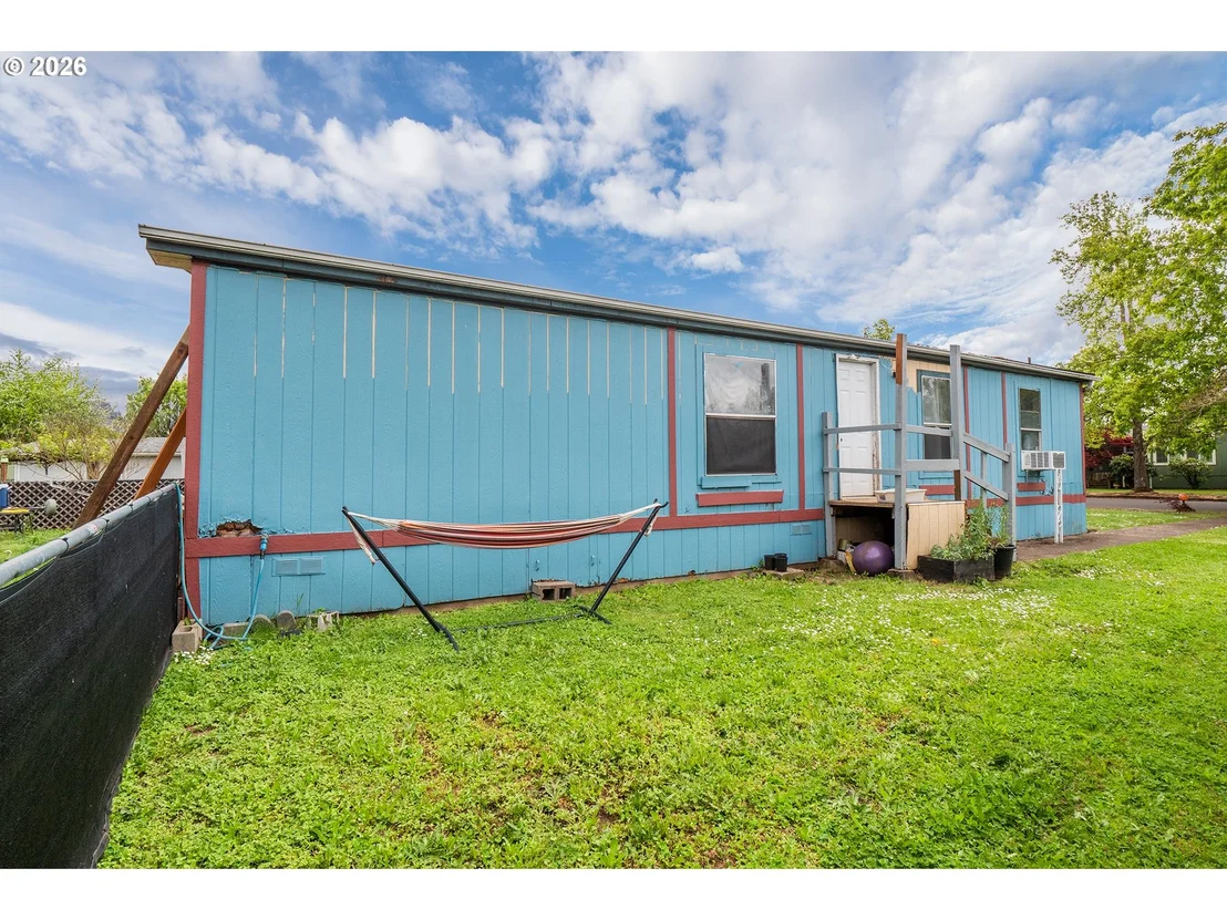Photo of 496 SCOTTS GLEN DR