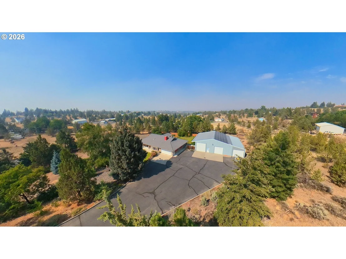 Photo of 200 SE CRESTVIEW LN