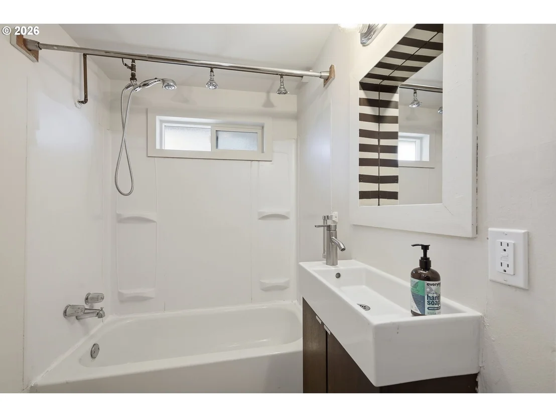 Photo of 605 KOURT DR
