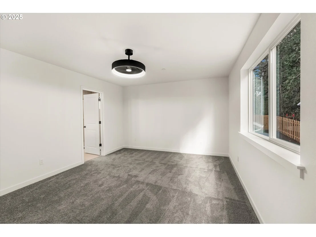 Photo of 284 NW MAWRCREST AVE