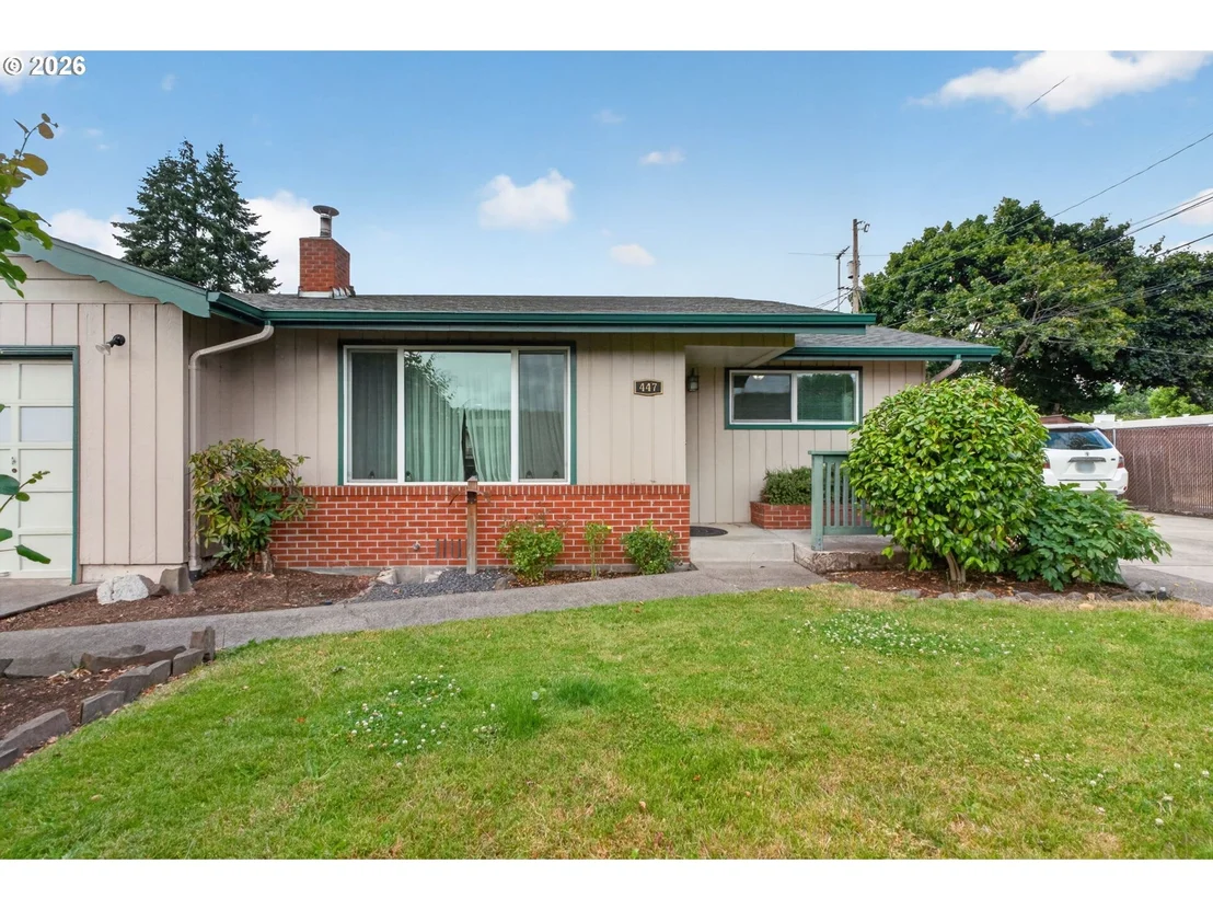 Photo of 447 MAXWELL RD