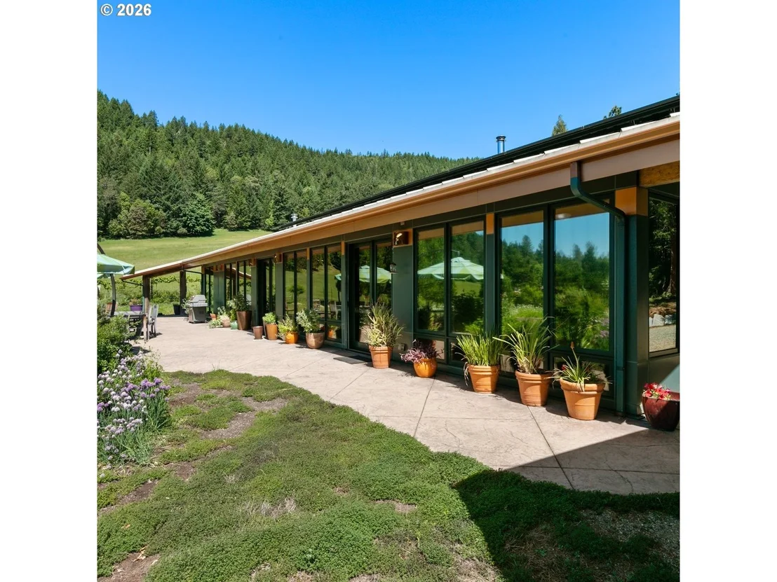 Photo of 1104 1106 Upper Cow Creek RD
