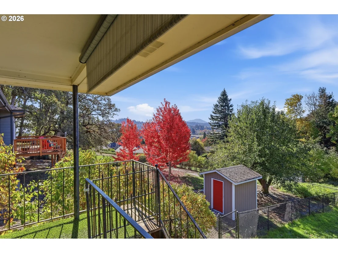 Photo of 682 SUNSET DR