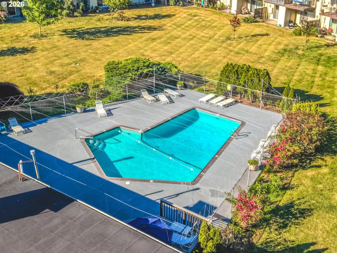 Photo of 1802 NE HOGAN DR
