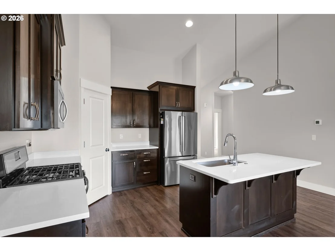 Photo of 2005 DAVIS RD S